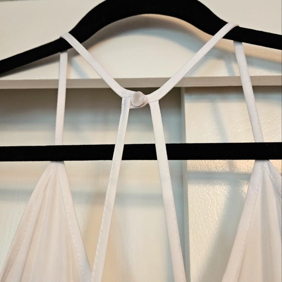 NEW ASOS Black & White Halter Backless Jumpsuit - Picture 4 of 12